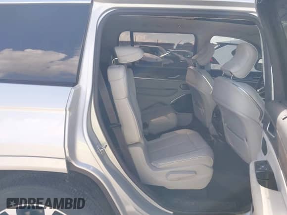 2021 Jeep Grand Cherokee Overland with VIN 1C4RJKDG2M8147256, listed as a IAAI auction lot 42536786 with 34,970 mi miles and . Bid and sale history available at DreamBid. Image 8.