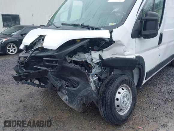 2023 Ram ProMaster Cargo z VIN 3C6MRVJG8PE500982, wystawiony jako IAAI lot #42112355 z przebiegiem 2 486 mil mil oraz . Historia ofert i sprzedaży dostępna na DreamBid. Obrazek 6.