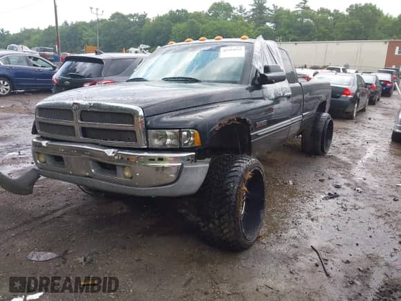 2000 Dodge 2500 with VIN 3B7KF2363YG132955, listed as a IAAI auction lot 42589019 with 214,199 mi miles and . Bid and sale history available at DreamBid. Image 2.