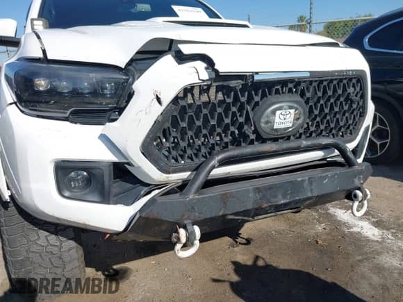 2019 Toyota Tacoma SR с VIN 3TMCZ5AN9KM210767, выставлен на аукционе IAAI как лот 43363140 с пробегом 119 947 миль миль и . История ставок и продаж доступна на DreamBid. Изображение 19.