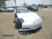 2003 Chevrolet Corvette Z06 z VIN 1G1YY12S935105216, wystawiony jako Copart lot #68721585 z przebiegiem 99 972 mil mil oraz Szkoda całkowita • Salvage title. Historia ofert i sprzedaży dostępna na DreamBid. Obrazek 13.