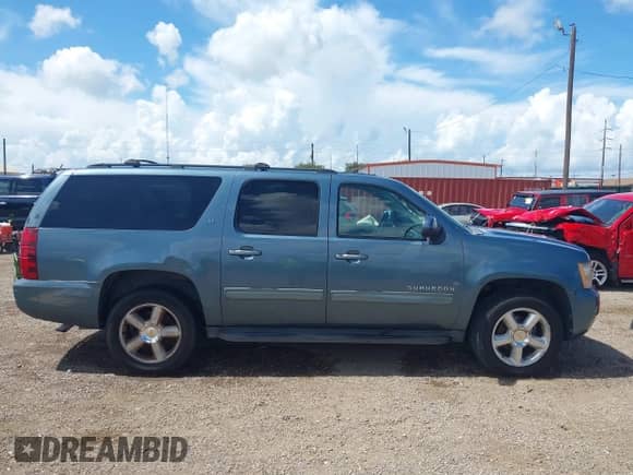2010 Chevrolet Suburban LT z VIN 1GNUCJE01AR142336, wystawiony jako IAAI lot #42569262 z przebiegiem 298 479 mil mil oraz . Historia ofert i sprzedaży dostępna na DreamBid. Obrazek 13.