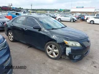 2011 Toyota Camry LE z VIN 4T1BF3EK1BU676158, wystawiony jako IAAI lot #43277777 z przebiegiem 210 376 mil mil oraz . Historia ofert i sprzedaży dostępna na DreamBid. Obrazek 1.