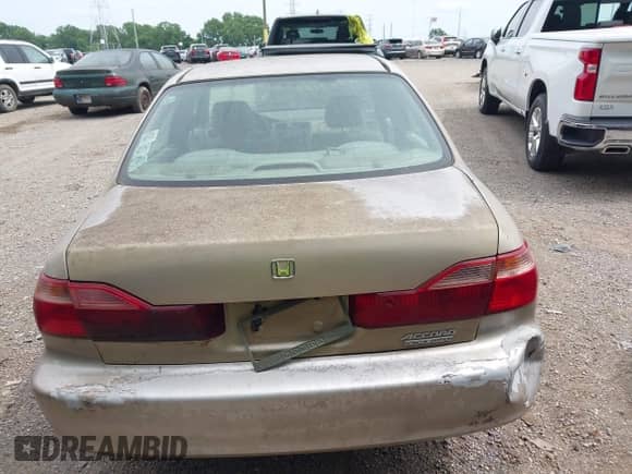 2000 Honda Accord SE with VIN 1HGCG5676YA055134, listed as a IAAI auction lot 42429185 with 160,835 mi miles and . Bid and sale history available at DreamBid. Image 6.