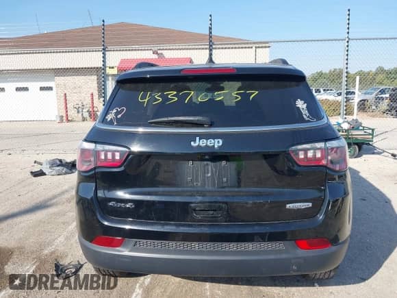 2017 Jeep Compass Latitude z VIN 3C4NJDBB6HT660714, wystawiony jako IAAI lot #43370557 z przebiegiem 99 034 mil mil oraz . Historia ofert i sprzedaży dostępna na DreamBid. Obrazek 16.