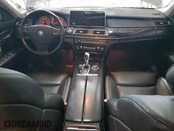 2011 BMW 7 Series 750Li xDrive z VIN WBAKC8C52BC431900, wystawiony jako Copart lot #66447105 z przebiegiem 136 000 mil mil oraz Szkoda całkowita • Salvage title. Historia ofert i sprzedaży dostępna na DreamBid. Obrazek 8.