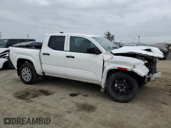 2024 Toyota Tacoma SR с VIN 3TYKD5HN9RT002032, выставлен на аукционе Copart как лот 53355655 с пробегом 6 144 миль миль и Списание • Salvage title. История ставок и продаж доступна на DreamBid. Изображение 4.