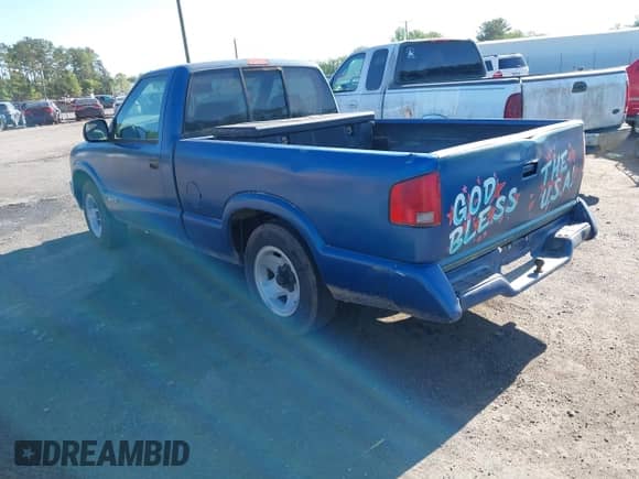 1994 Chevrolet S-10 z VIN 1GCCS1448RK159408, wystawiony jako IAAI lot #42137516 z przebiegiem 221 944 mil mil oraz . Historia ofert i sprzedaży dostępna na DreamBid. Obrazek 3.