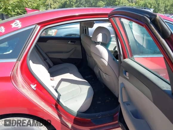 2016 Hyundai Sonata SE z VIN 5NPE24AF8GH400119, wystawiony jako IAAI lot #43018085 z przebiegiem 82 563 mil mil oraz . Historia ofert i sprzedaży dostępna na DreamBid. Obrazek 8.