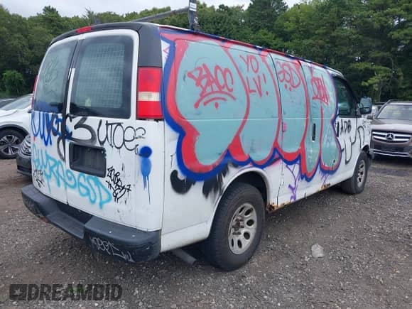 2011 Chevrolet Express Cargo with VIN 1GCSGAFX5B1128651, listed as a IAAI auction lot 43019008 with 226,921 mi miles and . Bid and sale history available at DreamBid. Image 4.