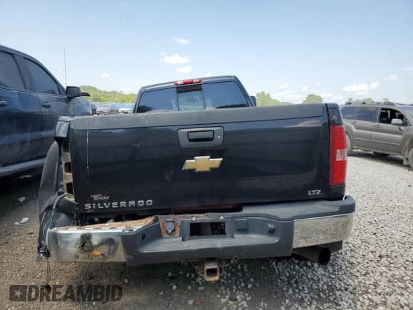 2008 Chevrolet Silverado 3500HD DRW LTZ с VIN 1GCJK33678F115820, выставлен на аукционе Copart как лот 62373465 с пробегом 225 573 миль миль и Списание • Salvage title. История ставок и продаж доступна на DreamBid. Изображение 6.