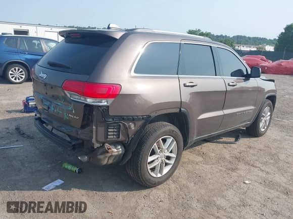 2017 Jeep Grand Cherokee Laredo z VIN 1C4RJFAG7HC902416, wystawiony jako IAAI lot #42411866 z przebiegiem 75 905 mil mil oraz . Historia ofert i sprzedaży dostępna na DreamBid. Obrazek 4.