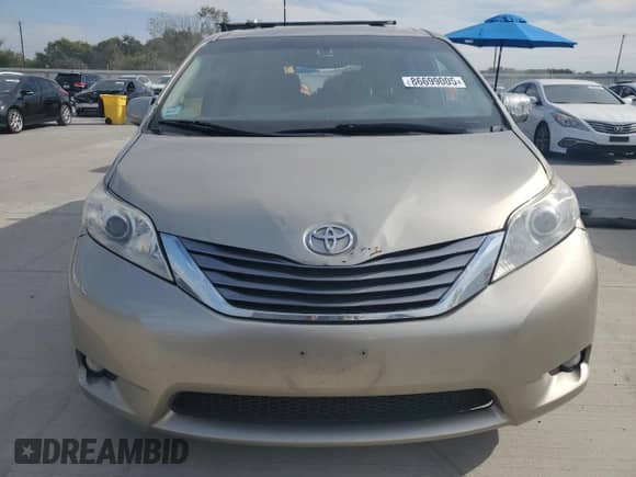 2016 Toyota Sienna XLE with VIN 5TDYK3DC6GS712698, listed as a Copart auction lot 86699005 with 311,889 mi miles and Salvage title. Bid and sale history available at DreamBid. Image 5.
