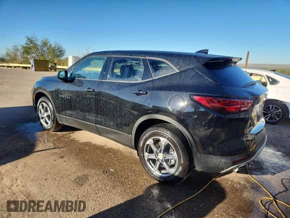 2025 Chevrolet Blazer LT z VIN 3GNKBCR40SS253073, wystawiony jako Copart lot #86892825 z przebiegiem 6 065 mil mil oraz Czysty tytuł • Clean title. Historia ofert i sprzedaży dostępna na DreamBid. Obrazek 2.