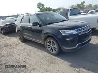 2018 Ford Explorer Limited z VIN 1FM5K8FH2JGC27495, wystawiony jako IAAI lot #42245717 z przebiegiem 102 236 mil mil oraz . Historia ofert i sprzedaży dostępna na DreamBid. Obrazek 1.