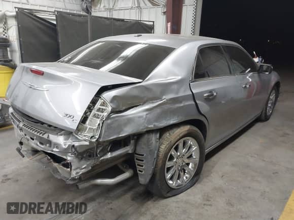 2013 Chrysler 300 C с VIN 2C3CCAEG4DH691524, выставлен на аукционе IAAI как лот 41890003 с пробегом 92 228 миль миль и . История ставок и продаж доступна на DreamBid. Изображение 4.