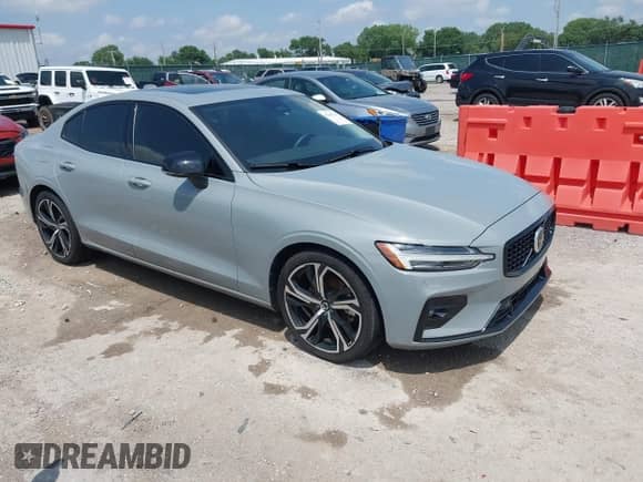 2024 Volvo S60 Core Dark Theme z VIN 7JRL12TK4RG282667, wystawiony jako IAAI lot #42439211 z przebiegiem 40 113 mil mil oraz . Historia ofert i sprzedaży dostępna na DreamBid. Obrazek 1.