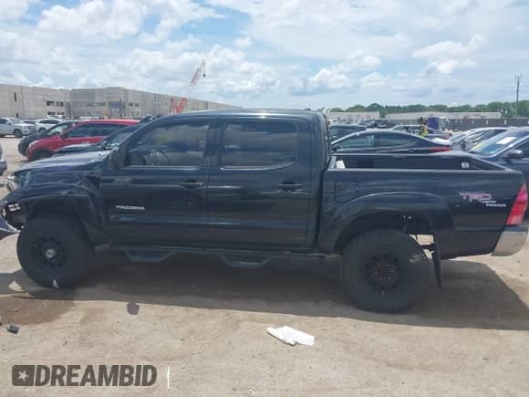 2010 Toyota Tacoma PreRunner z VIN 3TMJU4GN9AM098977, wystawiony jako IAAI lot #42642799 z przebiegiem 206 056 mil mil oraz . Historia ofert i sprzedaży dostępna na DreamBid. Obrazek 14.
