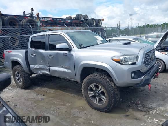 2019 Toyota Tacoma SR z VIN 3TMCZ5AN8KM287646, wystawiony jako IAAI lot #42969397 z przebiegiem 100 562 mil mil oraz . Historia ofert i sprzedaży dostępna na DreamBid. Obrazek 13.