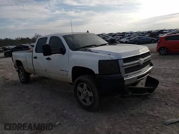 2008 Chevrolet Silverado 3500HD SRW Work Truck z VIN 1GCHC33K48F100412, wystawiony jako Copart lot #44030635 z przebiegiem 275 913 mil mil oraz Szkoda całkowita • Salvage title. Historia ofert i sprzedaży dostępna na DreamBid. Obrazek 11.