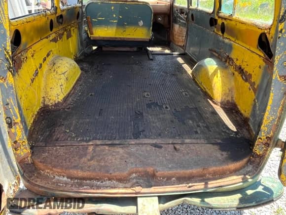1953 Chevrolet Suburban с VIN H53K032117, выставлен на аукционе Copart как лот 83868164 с пробегом Не указан миль и Чистый • Clean title. История ставок и продаж доступна на DreamBid. Изображение 6.