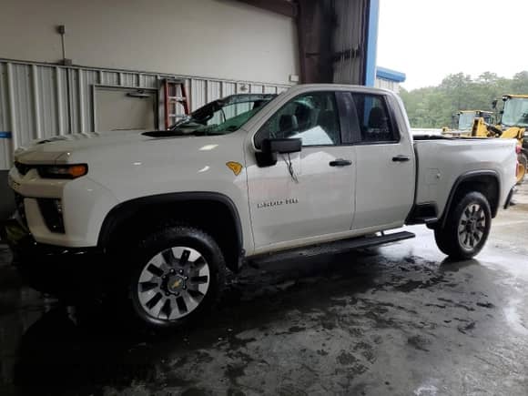 2022 Chevrolet Silverado 2500 с VIN 1GC2YME73NF108891, выставлен на аукционе Copart как лот 65950094 с пробегом 55 083 миль миль и Списание • Salvage title. История ставок и продаж доступна на DreamBid. Изображение 1.