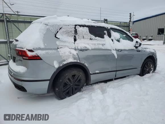 2022 Volkswagen Tiguan SE R-Line Black with VIN 3VV8B7AX6NM147561, listed as a Copart auction lot 86799224 with 40,608 mi miles and Salvage title. Bid and sale history available at DreamBid. Image 3.