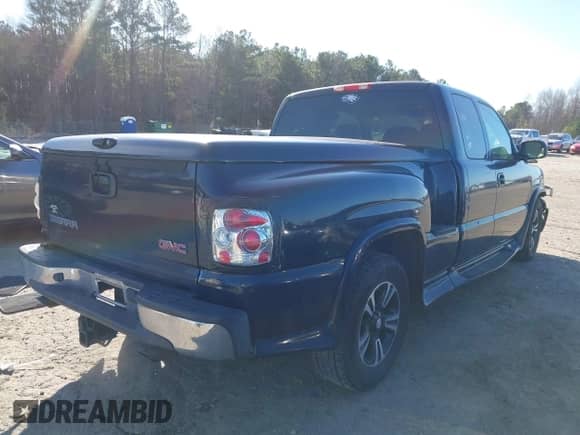 2005 GMC Sierra 1500 SLT with VIN 1GTEC19T95Z314989, listed as a IAAI auction lot 41610701 with 204,693 mi miles and . Bid and sale history available at DreamBid. Image 4.