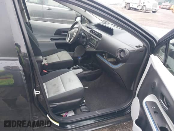 2013 Toyota Prius One z VIN JTDKDTB3XD1545063, wystawiony jako IAAI lot #43039727 z przebiegiem Nie podano mil oraz . Historia ofert i sprzedaży dostępna na DreamBid. Obrazek 5.