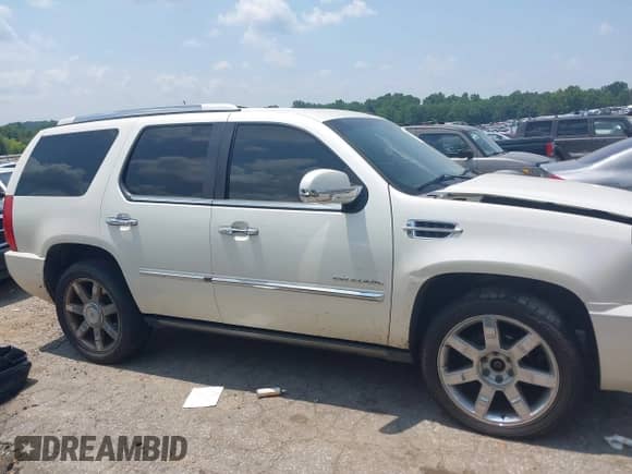 2011 Cadillac Escalade Premium с VIN 1GYS4CEF2BR128390, выставлен на аукционе IAAI как лот 42664621 с пробегом 320 270 миль миль и . История ставок и продаж доступна на DreamBid. Изображение 14.