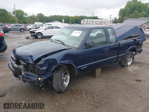 2001 Chevrolet S-10 LS с VIN 1GCCS19WX18259344, выставлен на аукционе IAAI как лот 42305208 с пробегом Не указан миль и . История ставок и продаж доступна на DreamBid. Изображение 17.
