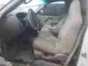 2003 Ford F-150 XL z VIN 2FTRF18W53CA04398, wystawiony jako Copart lot #42981485 z przebiegiem 244 706 mil mil oraz Szkoda całkowita • Salvage title. Historia ofert i sprzedaży dostępna na DreamBid. Obrazek 7.