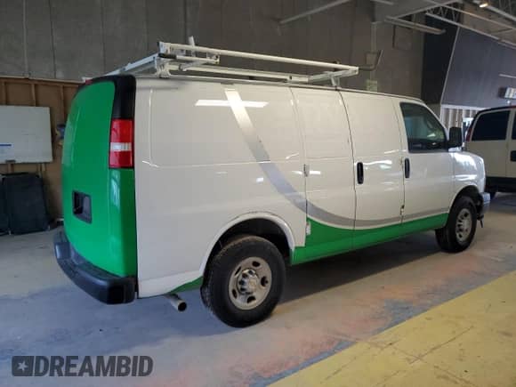 2021 Chevrolet Express Cargo с VIN 1GCWGAFP2M1304351, выставлен на аукционе Copart как лот 70300675 с пробегом 116 984 миль миль и Чистый • Clean title. История ставок и продаж доступна на DreamBid. Изображение 3.