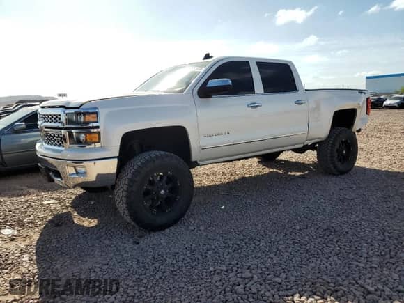 2015 Chevrolet Silverado 1500 LTZ z VIN 3GCUKSEJ2FG417441, wystawiony jako Copart lot #53751975 z przebiegiem 83 802 mil mil oraz Szkoda całkowita • Salvage title. Historia ofert i sprzedaży dostępna na DreamBid. Obrazek 1.