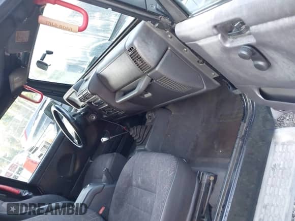 2001 Jeep Wrangler SE with VIN 1J4FA29P01P350847, listed as a IAAI auction lot 42821806 with 205,522 mi miles and . Bid and sale history available at DreamBid. Image 5.