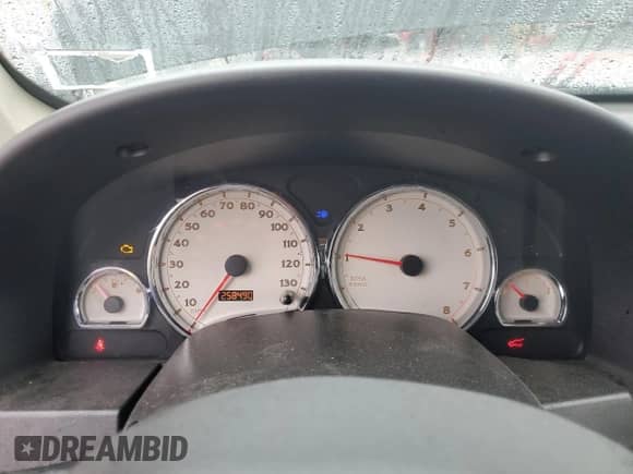 2004 Saturn VUE z VIN 5GZCZ23D24S888658, wystawiony jako Copart lot #52075025 z przebiegiem 258 490 mil mil oraz Szkoda całkowita • Salvage title. Historia ofert i sprzedaży dostępna na DreamBid. Obrazek 9.