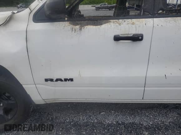 2025 Ram 1500 Tradesman z VIN 1C6RRFCG9SN630508, wystawiony jako Copart lot #60319265 z przebiegiem Nie podano mil oraz Nie do naprawy • Non repairable. Historia ofert i sprzedaży dostępna na DreamBid. Obrazek 7.