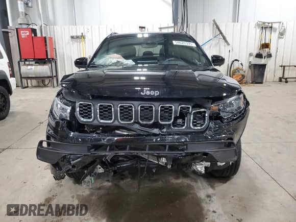 2024 Jeep Compass Latitude Lux с VIN 3C4NJDFN4RT169614, выставлен на аукционе Copart как лот 54626595 с пробегом 2 461 миль миль и Списание • Salvage title. История ставок и продаж доступна на DreamBid. Изображение 5.