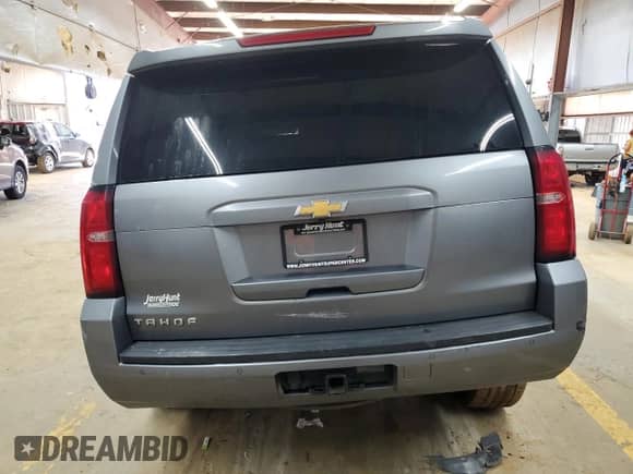 2020 Chevrolet Tahoe LT z VIN 1GNSKBKC0LR214581, wystawiony jako Copart lot #85528094 z przebiegiem Nie podano mil oraz Szkoda całkowita • Salvage title. Historia ofert i sprzedaży dostępna na DreamBid. Obrazek 6.