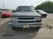 1999 Chevrolet Tahoe Z71 z VIN 1GNEK13R6XJ411348, wystawiony jako Copart lot #71179204 z przebiegiem 162 752 mil mil oraz Szkoda całkowita • Salvage title. Historia ofert i sprzedaży dostępna na DreamBid. Obrazek 5.
