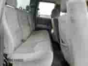 2006 GMC Sierra 1500 SLE с VIN 1GTEC19V56Z295053, выставлен на аукционе Copart как лот 51961705 с пробегом 246 294 миль миль и Списание • Salvage title. История ставок и продаж доступна на DreamBid. Изображение 10.