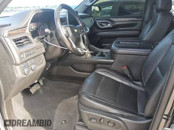 2021 Chevrolet Suburban LT with VIN 1GNSKCKD5MR215807, listed as a Copart auction lot 84585715 with 135,611 mi miles and Clean title. Bid and sale history available at DreamBid. Image 7.