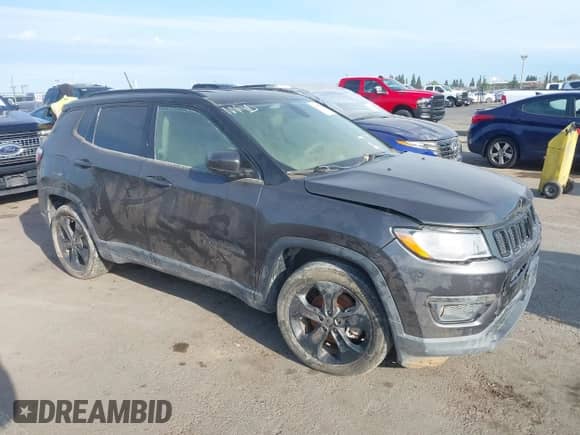 2019 Jeep Compass Altitude z VIN 3C4NJCBB8KT726956, wystawiony jako IAAI lot #39195540 z przebiegiem Nie podano mil oraz . Historia ofert i sprzedaży dostępna na DreamBid. Obrazek 1.