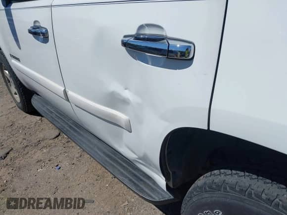 2008 Chevrolet Tahoe LTZ с VIN 1GNFC13J98J135941, выставлен на аукционе IAAI как лот 42144768 с пробегом 351 260 миль миль и . История ставок и продаж доступна на DreamBid. Изображение 14.