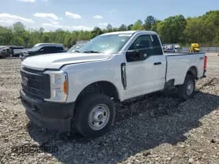 2023 Ford F-250 XL z VIN 1FTBF2BA4PED80868, wystawiony jako Copart lot #52189635 z przebiegiem Nie podano mil oraz Szkoda całkowita • Salvage title. Historia ofert i sprzedaży dostępna na DreamBid. Obrazek 1.