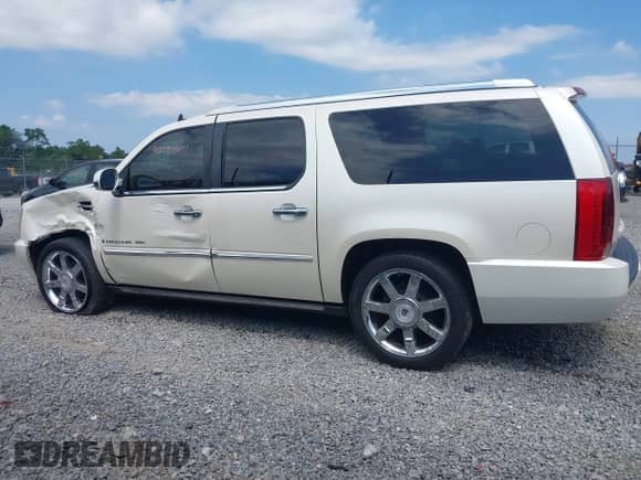 2009 Cadillac Escalade ESV with VIN 1GYFK26239R224780, listed as a IAAI auction lot 42794611 with 109,490 mi miles and . Bid and sale history available at DreamBid. Image 14.