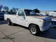 1985 Ford F-150 z VIN 1FTDF15YXFPA97115, wystawiony jako Copart lot #87000634 z przebiegiem 28 229 mil mil oraz Czysty tytuł • Clean title. Historia ofert i sprzedaży dostępna na DreamBid. Obrazek 4.