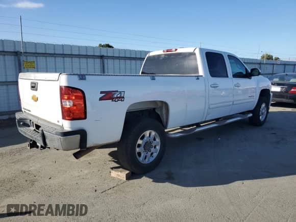 2014 Chevrolet Silverado 2500HD LT with VIN 1GC1KXCG9EF102305, listed as a Copart auction lot 85853395 with 150,505 mi miles and Clean title. Bid and sale history available at DreamBid. Image 3.