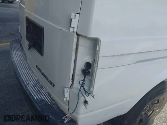 2003 Chevrolet Astro Cargo with VIN 1GCDM19X83B114476, listed as a IAAI auction lot 41377490 with 179,867 mi miles and . Bid and sale history available at DreamBid. Image 15.