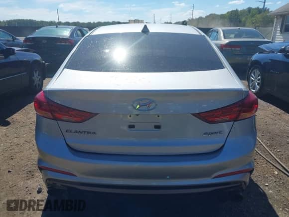 2018 Hyundai Elantra Sport с VIN KMHD04LB0JU702069, выставлен на аукционе IAAI как лот 43332713 с пробегом 66 428 миль миль и . История ставок и продаж доступна на DreamBid. Изображение 16.
